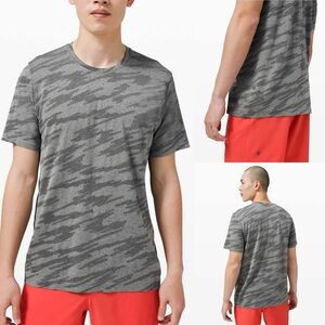 Lululemon Metal Vent Breathe Short Sleeve
Scatter Surface Black / Vapor Men’s XL